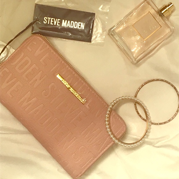💥💥Sold Steven Madden Wristlet! New!!! - Picture 2 of 5